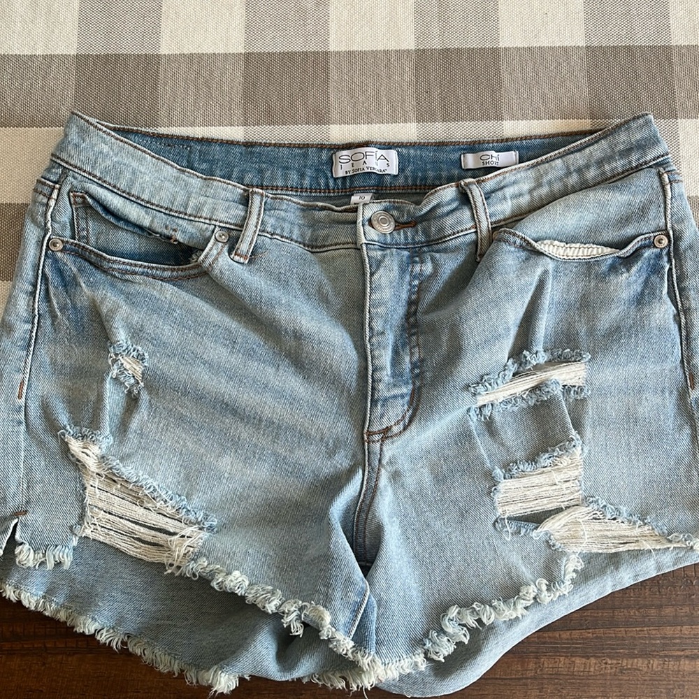 Sophia jeans by Sophia Vergara distressed Jean shorts